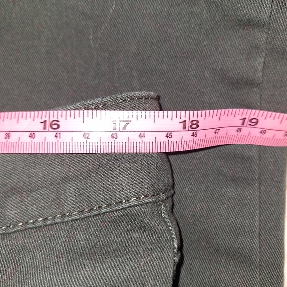 A pair of Lee Classic Fit dark green jeans in a ladies' size 16 short. - Picture 7 of 10